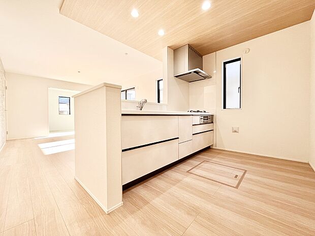 【ダイニングキッチン】料理をしながらご家族との会話を楽しめる対面カウンターキッチン