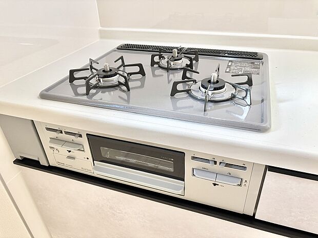 【その他設備(Siセンサーコンロ)】ガスコンロはSiセンサー搭載。火力調節や焦げ付き・消し忘れも防いでくれます。