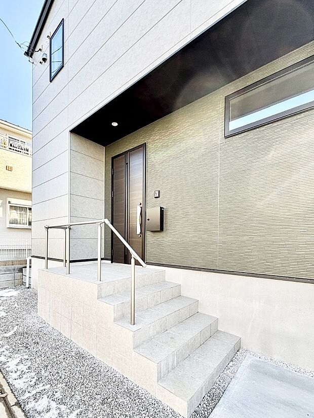 【玄関】大切な家族、来客を出迎える玄関。