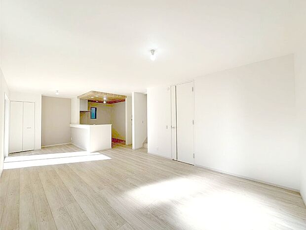 【リビングダイニング】落ち着いた雰囲気のＬＤＫは家族みんなの快適空間  