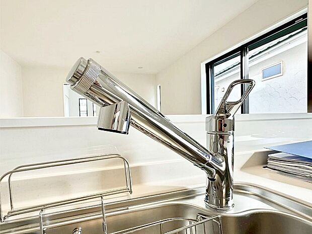 【その他設備(蛇口一体型浄水器)】浄水器一体型のキッチンで洗い物用・料理用と切り替え簡単！