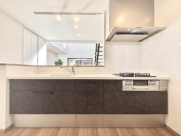 【キッチン】毎日使うキッチンだから、使いやすさ＆お手入れのしやすさにこだわりました。 