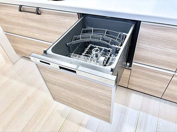 【その他設備(食洗機)】面倒なお片づけは食洗機にお任せ！家事の負担が減って、時間にも気持ちにもゆとりができます。