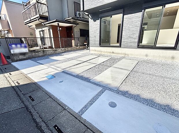 【駐車場】駐車2台可能！急なお客様の駐車に。また、ご家族の自転車スペースとしても大活躍。