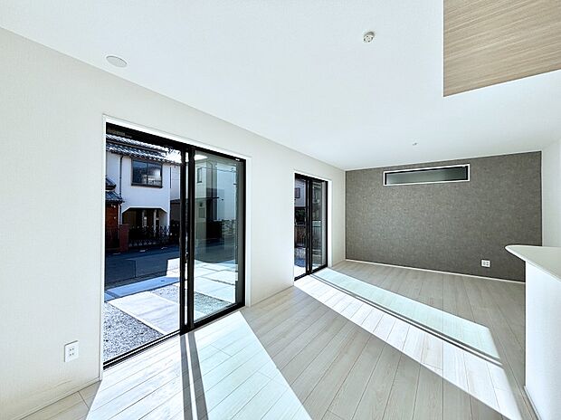 【ダイニング】家族の笑顔が自然と生まれてくる、そんな雰囲気のダイニングに仕上がっています。