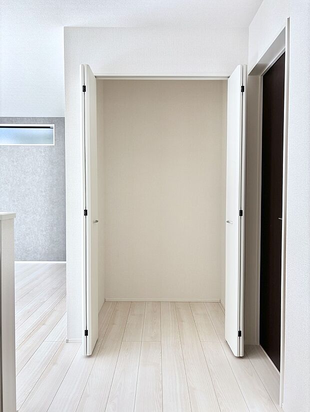 【その他設備(パントリー)】キッチン横の収納はパントリーとしても利用できます