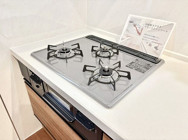 【その他設備(三ツ口コンロ)】三口ガスコンロでお料理が一気にはかどりそう