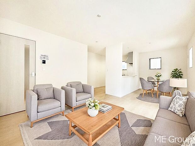 【リビング】落ち着いた雰囲気のＬＤＫは家族みんなの快適空間　※家具はCGです