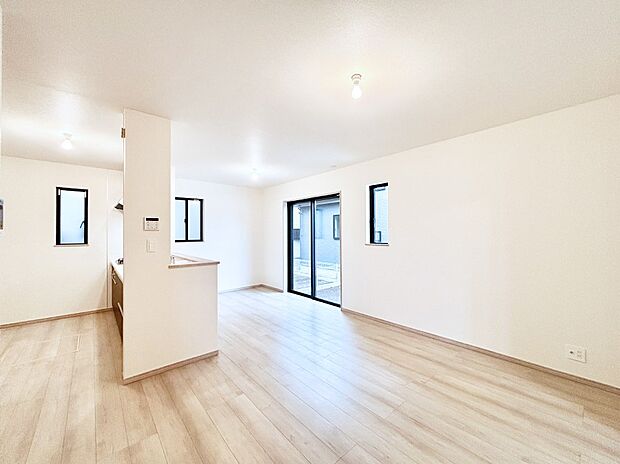 【リビングダイニング】15帖のＬＤＫは家族みんなの快適空間！家族のつながりを強くする大事なスペースです。 