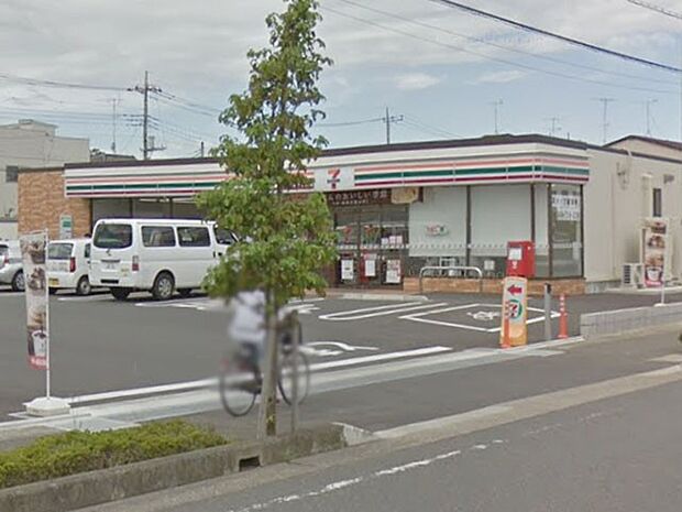 セブン‐イレブン岩槻江川店（約300m・徒歩4分）