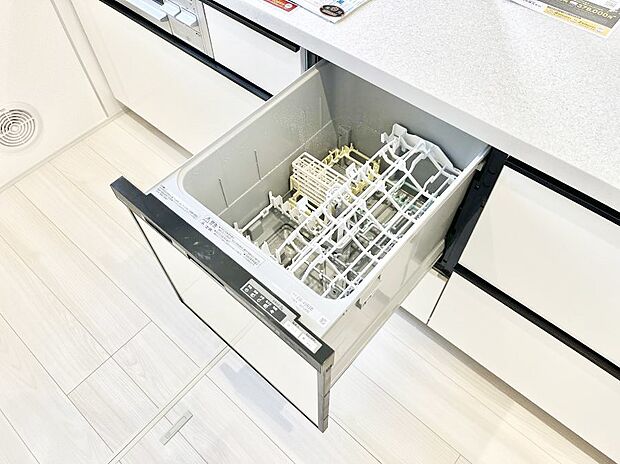 【その他設備(食洗機)】面倒なお片づけは食洗機にお任せ！家事の負担が減って、時間にも気持ちにもゆとりができます。