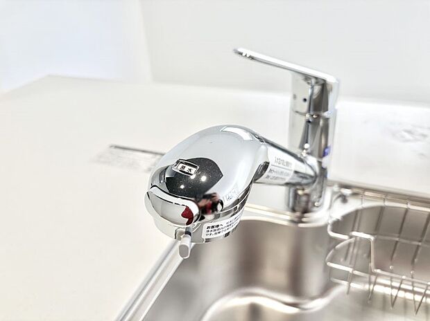 【その他設備(浄水器)】いつでも清潔なおいしいお水を。一つの水栓で水道水と浄水を使い分け。