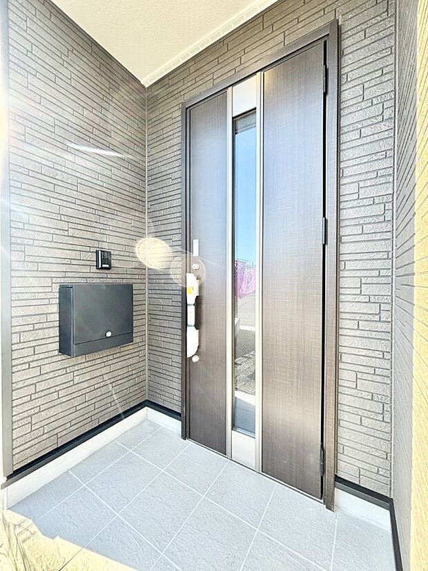 【玄関】大切な家族、来客を出迎える玄関。