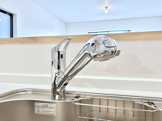 【その他設備(浄水器)】いつでも清潔なおいしいお水を。一つの水栓で水道水と浄水を使い分け。