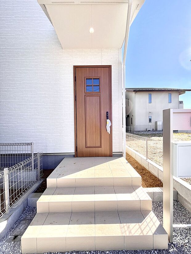 【玄関】大切な家族、来客を出迎える玄関。