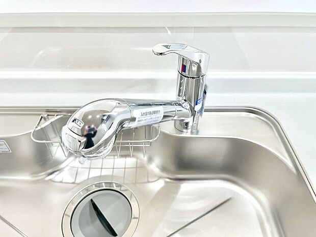 【その他設備(浄水器)】いつでも清潔なおいしいお水を。一つの水栓で水道水と浄水を使い分け。