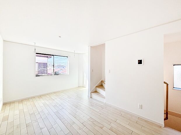 【リビングダイニング】家族団らんの時間も増えそうなくつろぎのリビングダイニング。