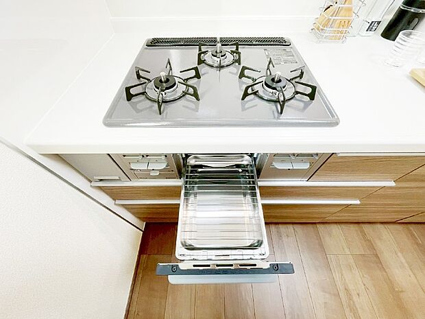 【その他設備(ガスコンロ)】三口ガスコンロでお料理が一気にはかどりそう  