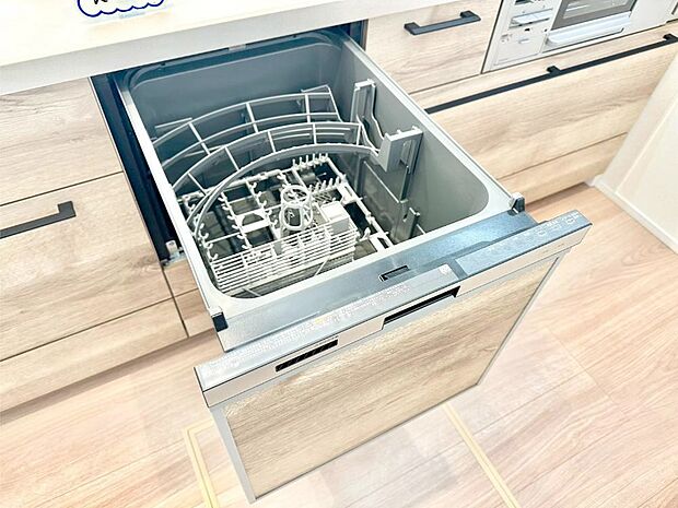 【その他設備(食洗機)】面倒なお片づけは食洗機にお任せ!家事の負担が減って、時間にも気持ちにもゆとりができます。