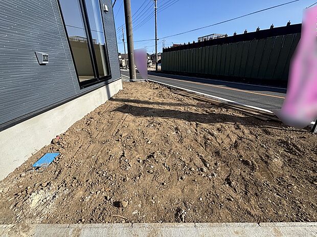 【庭】ガーデニングや家庭菜園も楽しめるお庭付き。