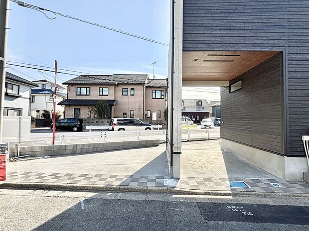 【駐車場】ビルトインタイプは大切なお車を傷や汚れから守ることができます。