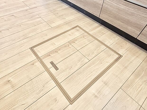 【その他設備(床下収納)】床下収納付き！日用品・非常用品の収納にも大活躍。