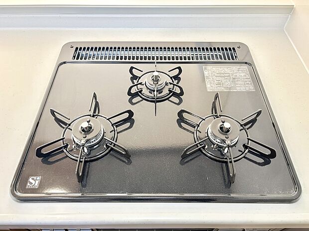 【その他設備(Ｓｉセンサーコンロ)】ガスコンロはＳｉセンサー搭載。火力調節や焦げ付き・消し忘れも防いでくれます。