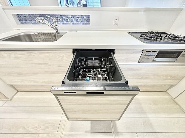 【その他設備(食洗機)】面倒なお片づけは食洗機にお任せ！家事の負担が減って、時間にも気持ちにもゆとりができます。