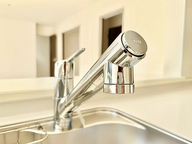 【その他設備(浄水器)】いつでも清潔なおいしいお水を。一つの水栓で水道水と浄水を使い分け。