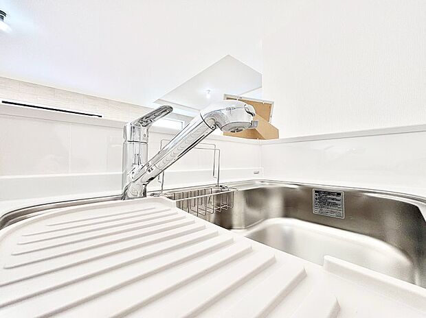 【その他設備(蛇口一体型浄水器)】いつでも清潔なおいしいお水を。一つの水栓で水道水と浄水を使い分け。