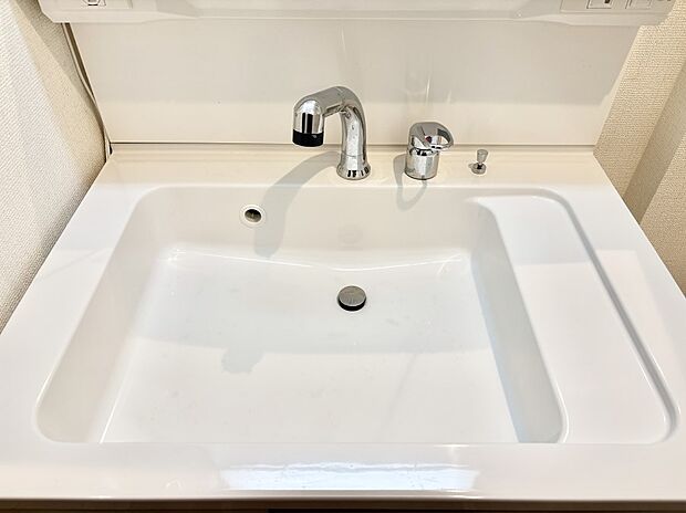 【その他設備(ハンドシャワー水栓)】ハンドシャワー付き!使いやすい洗面台。