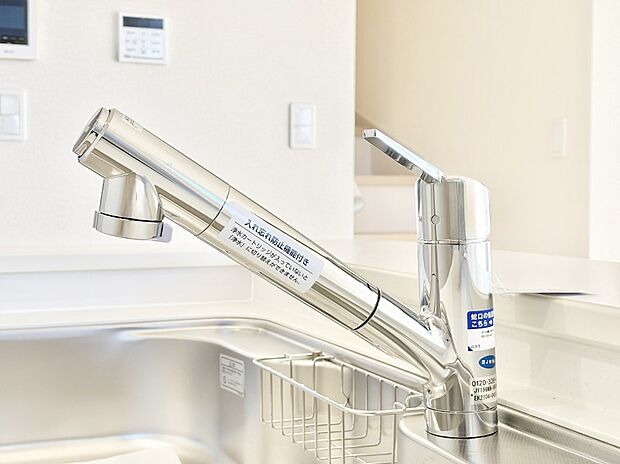 【その他設備(蛇口一体型浄水器)】いつでも清潔なおいしいお水を。一つの水栓で水道水と浄水を使い分け。