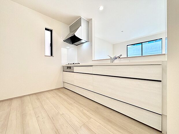 【キッチン】ゆとりあるキッチンではご家族と楽しくお料理ができます。