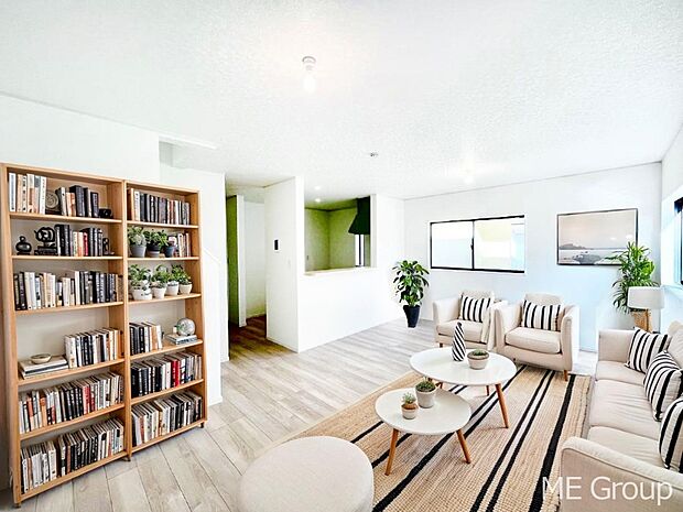 【リビング】ご家族の賑やかな話し声で包まれる明るいリビング ※家具はCGです