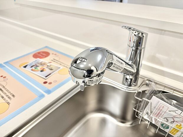 【その他設備(浄水器)】いつでも清潔なおいしいお水を。一つの水栓で水道水と浄水を使い分け。