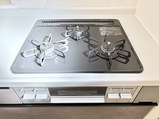 【その他設備(Ｓｉセンサーコンロ)】ガスコンロはＳｉセンサー搭載。火力調節や焦げ付き・消し忘れも防いでくれます。