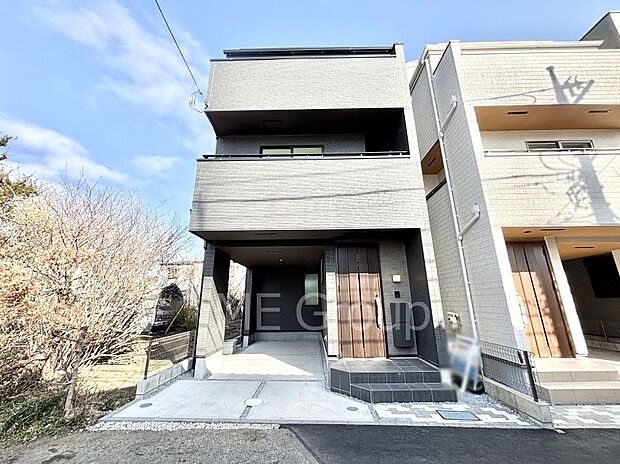 【現地外観写真】洗練された外観、上質な住空間が広がる室内は永く安心して過ごせる住居です。