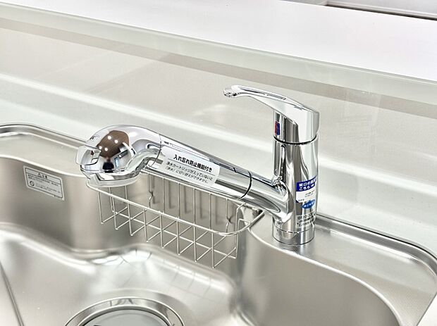 【その他設備(浄水器)】いつでも清潔なおいしいお水を。一つの水栓で水道水と浄水を使い分け。