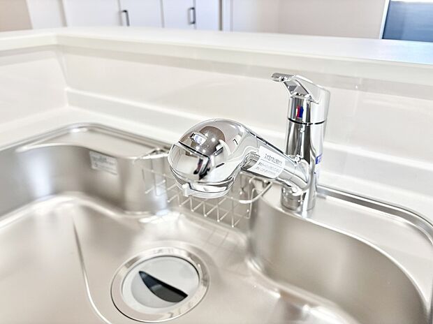 【その他設備(浄水器)】いつでも清潔なおいしいお水を。一つの水栓で水道水と浄水を使い分け。