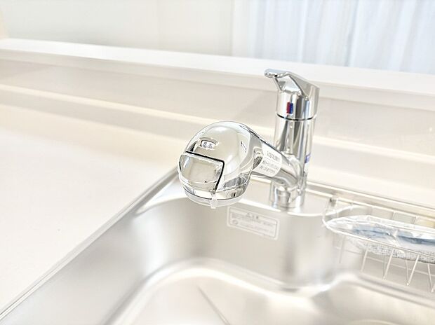 【その他設備(浄水器)】いつでも清潔なおいしいお水を。一つの水栓で水道水と浄水を使い分け。