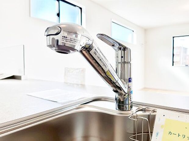 【その他設備(蛇口一体型浄水器)】いつでも清潔なおいしいお水を。一つの水栓で水道水と浄水を使い分け。