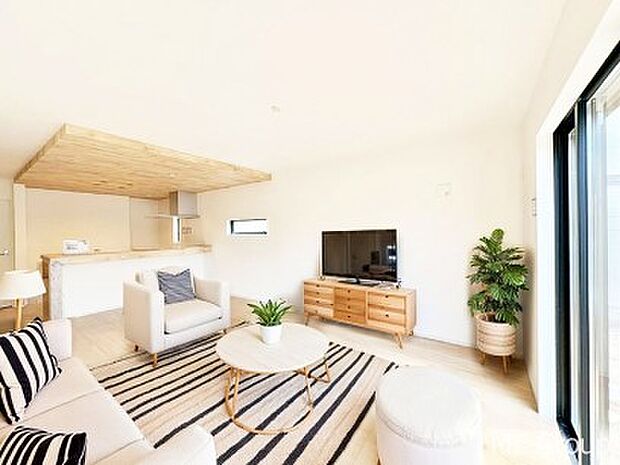 【リビング】落ち着いた雰囲気のＬＤＫは家族みんなの快適空間※家具はCGです