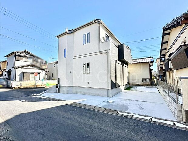 【現地外観写真】洗練された外観、上質な住空間が広がる室内は永く安心して過ごせる住居です。
