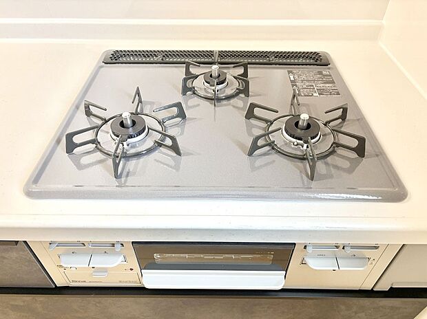 【その他設備(Siセンサーコンロ)】ガスコンロはSiセンサー搭載。火力調節や焦げ付き・消し忘れも防いでくれます。