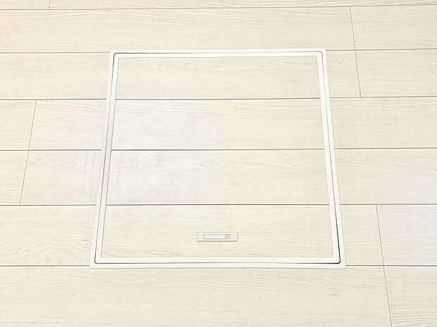 【その他設備(床下収納)】床下収納付き!日用品・非常用品の収納にも大活躍。