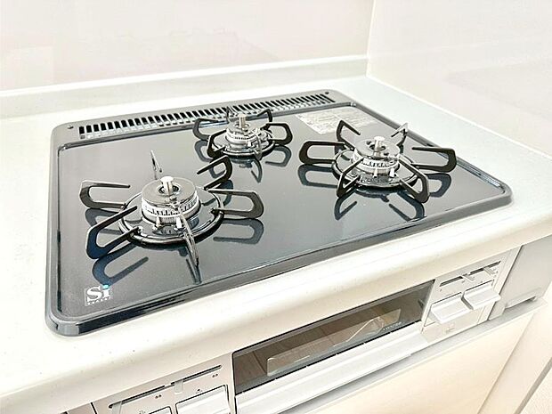 【その他設備(Ｓｉセンサーコンロ)】ガスコンロはＳｉセンサー搭載。火力調節や焦げ付き・消し忘れも防いでくれます。