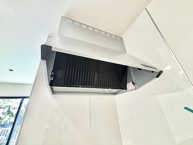 【冷暖房・空調設備(レンジフード)】フラットタイプのレンジフード、お手入れがしやすいですね!