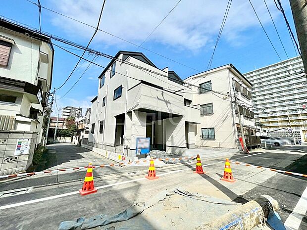 【前面道路含む現地写真】堂々完成!! ここから始まる新生活を応援いたします!