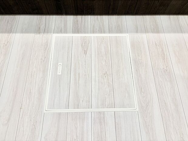 【その他設備(床下収納)】床下収納付き!日用品・非常用品の収納にも大活躍。