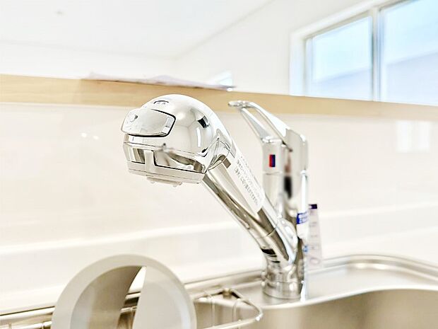 【その他設備(浄水器)】いつでも清潔なおいしいお水を。一つの水栓で水道水と浄水を使い分け。